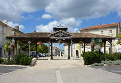 photo Marché hebdomadaire de Baignes-Sainte-Radegonde