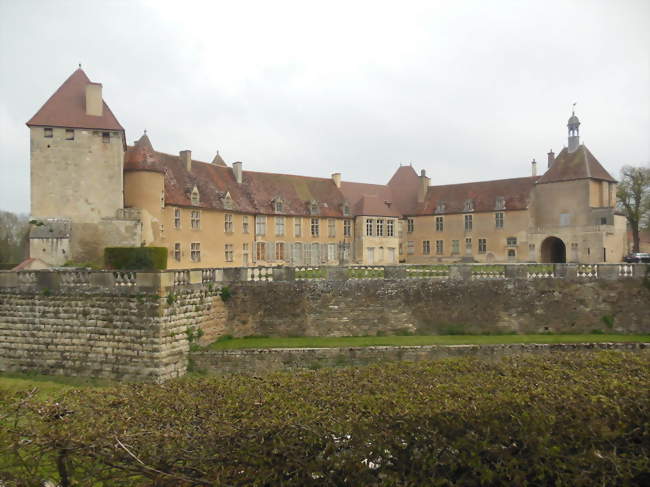 Théâtre de plein air au Château d'Époisses - Cie AMAB