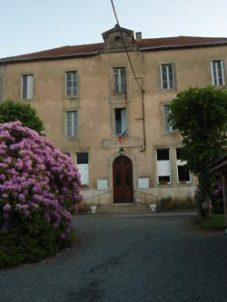 photo Visite de la Roche du Picq : démonstration taille de pierre