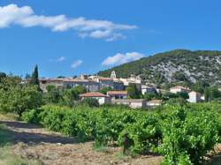 photo Marche de Noël de Rousset les Vignes et sa parade de tracteurs