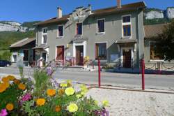 photo Le Bazar de St Martin fait son Cirque à Rencurel en Vercors