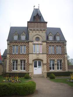 photo La Nuit des Châteaux - Exploration historique au Château de Berthenonville : illuminations cinématographiques