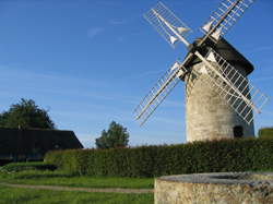 photo Pierres en Lumières au Moulin de pierre de Hauville