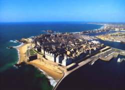 photo Exposition Lee Miller, Saint-Malo assiégée: août 1944