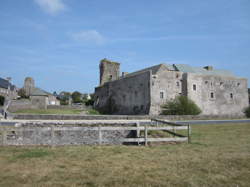 photo Marché d'été et apéro-concert au château de Regnéville-sur-Mer