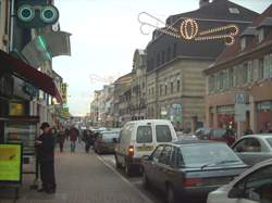 photo EXPOSITION DE VOITURES ANCIENNES PLACE ARISTIDE BRIAND