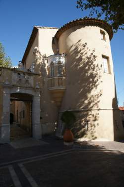 photo Marché aux vêtements de Vallauris