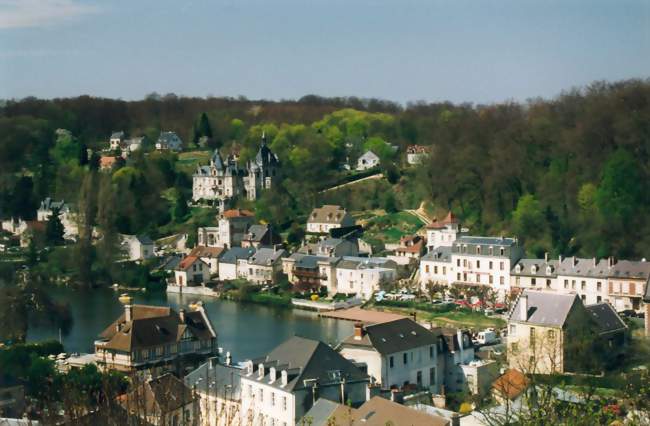 Vue du village depuis le château de Pierrefonds - Pierrefonds (60350) - Oise