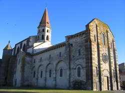 photo Un monument à la loupe : Collégiale Saint-Victor et Sainte-Couronne