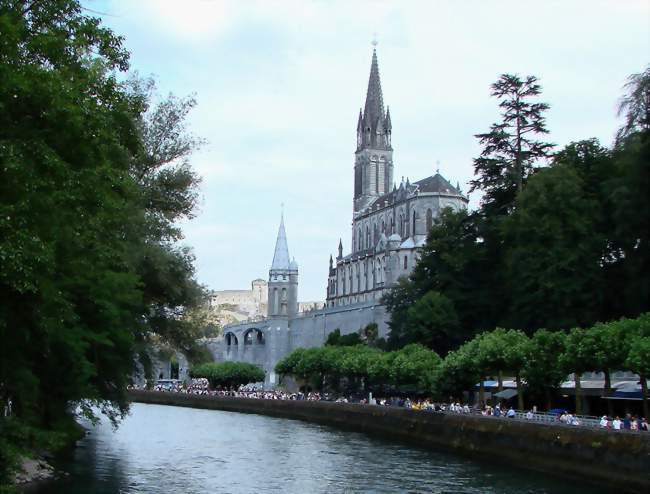 Soirée contes en rafting sur le lac de Lourdes