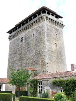 photo DONJON DE BAZOGES-EN-PAREDS - JOURNÉES EUROPÉENNES DU PATRIMOINE