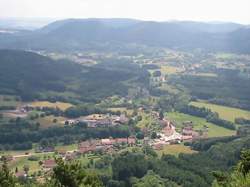 photo MARCHE NORDIQUE ET YOGA AU BORD DU LAC DE LONGEMER