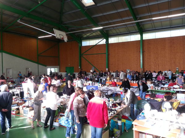 GRAND VIDE GRENIER COLLEGE LYCEE SAINT JOSEPH NAY