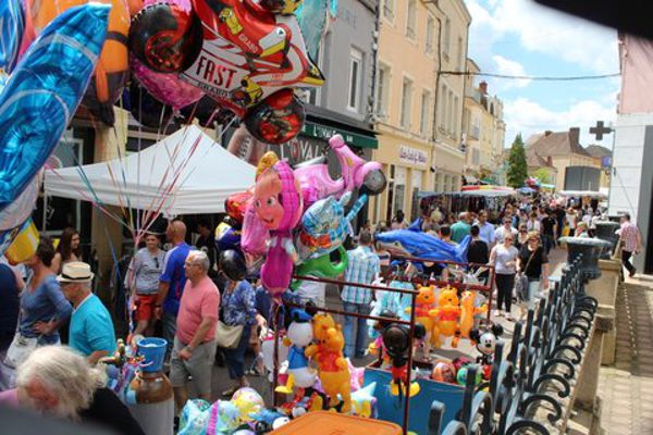 Eme Grande Braderie Paray Le Monial Paray Le Monial Artisanat Foire Salon Marche