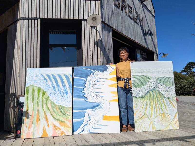 L'artiste Ayako GUERIN expose ses tableaux au Breizh Mama