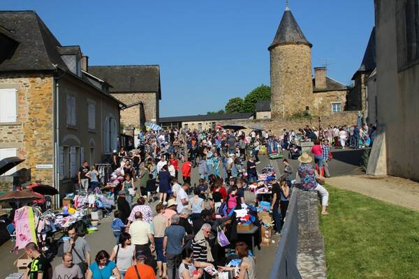 LE PLUS GRAND VIDE GRENIER DE LA MAYENNE