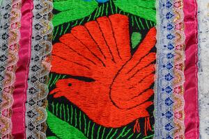 MUSÉE INSOLITE : Tissages d’ici et d’ailleurs