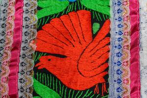 MUSÉE INSOLITE : Tissages d’ici et d’ailleurs