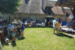 photo vide-greniers champêtre à IZIEU