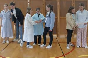 Arlequin et Cie joue ''Premier Contact''