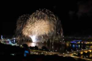 Feu d'artifice sur Garonne à Bordeaux