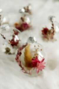 photo Atelier de Noël : Création de Boules de Noël en Fleurs Séchées avec Hanapoé (adulte)