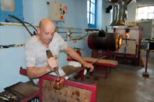 photo Initiation au métier de Souffleur de Verre avec le musée du cristal de Bayel et son atelier du verre