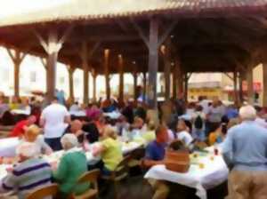 Repas gourmand sous la Halle de Belvès