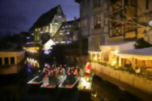 photo Les enfants chantent Noël sur les barques - Ecole de musique et de danse de Wintzenheim