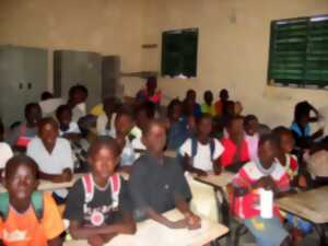 Repas au profit des enfants du village de Baout au Sénégal