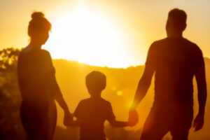 photo COURS DE YOGA EN FAMILLE AU CLOITRE