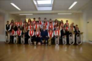 photo Coleshill Youth Brass Band en concert à Arromanches