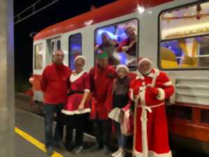 TRAIN ROUGE SPÉCIAL DE NOËL