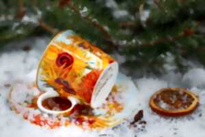 photo Atelier création : Décoration sur mug en porcelaine