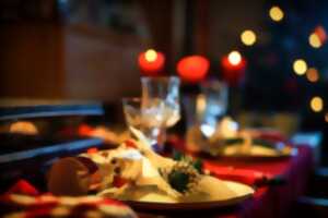 photo Dîner de fête au Moulin du Porteil à Campagne