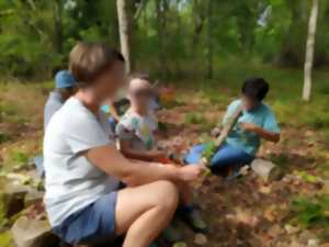 Se retrouver et s’amuser en forêt en famille