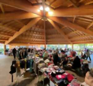 photo Bourse aux vêtements enfants - Jardin de ville