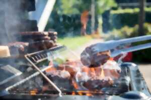 photo Barbecue dans la cours des Châteaux