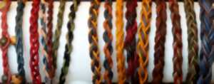 photo Stage de maroquinerie pour enfant : fabrication d'un bracelet tressé