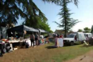 photo Brocante à Saint-Martin-des-Bois