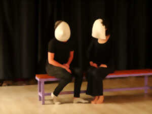 photo STAGE DE JEU DE MASQUES LARVAIRES