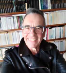 photo L'homme qui pôrtait sa charrue sur son dos
