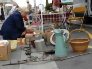 photo Brocante de la Saint Roch de Le Grand Bourg