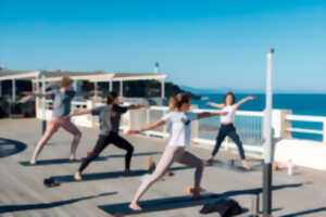photo Yoga face à l'océan