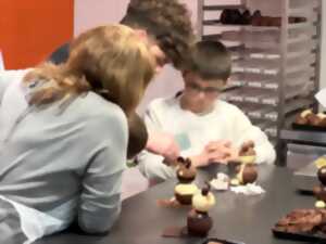 photo Animation chocolat : Ateliers Choco'Bonhomme pour les enfants