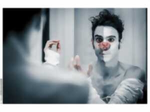 photo Théâtre : Trop près du mur