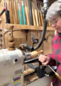 Démonstration de tournage sur bois : fabrication de cigognes excentriques