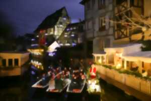 photo Les enfants chantent Noël sur les barques