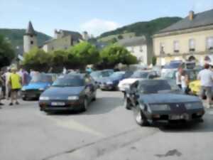 Montée de véhicules historiques à Saint Geniez d'Olt